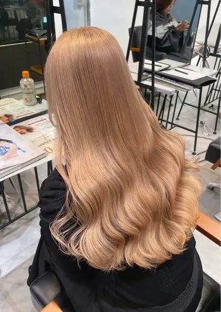 セミロング YUUNA🎀 マツパ／ダブルカラーのヘアスタイル