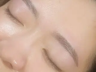 アイブロウ 宜野湾Eyelash w/の眉毛・アイブロウイメージ