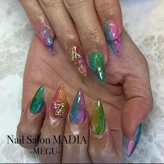 ネイル MADIA藤沢所属・MADIA MEGUのネイルデザイン