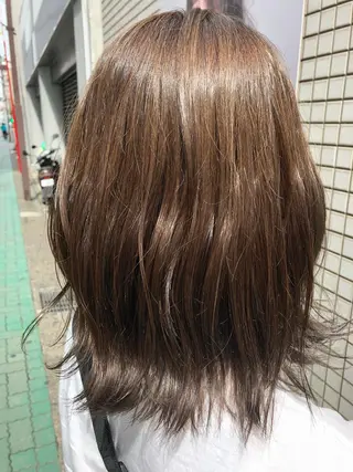 カラー 伊東 彩花のヘアスタイル