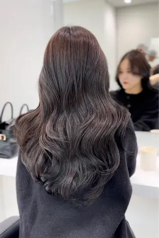 カラー まろっと🤍艶カラー yuune🤍のヘアスタイル