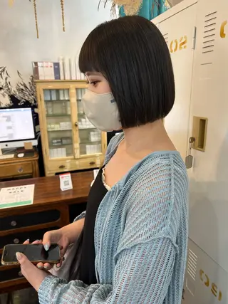 ミディアム カラー LOMARLIE JURIAのヘアスタイル