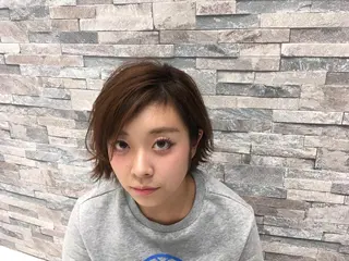 ショート graxi'    グラシー所属・ブリーチ/ハイトーン SERINAのヘアスタイル