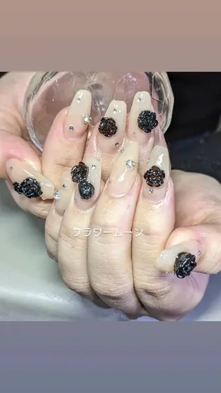 ネイル フラワー ムーンのネイルデザイン