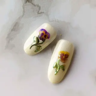 ネイル ナリタ・ マミのネイルデザイン