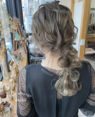 セミロング カラー パーマ ヘアアレンジ ネイル マツエク・マツパ ハイライト、レイヤー カット/西梅田/中西のヘアスタイル