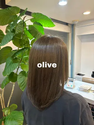 カラー 伊藤 杏奈のヘアスタイル