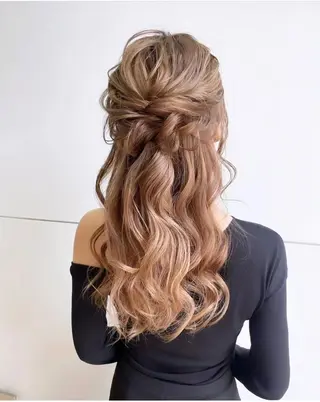 ロング ヘアアレンジ SALOWIN 栄所属・河西 彩香/ブリーチカラーのヘアスタイル