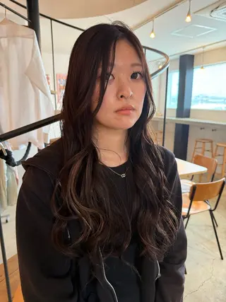 ロング BELLEEQUIPE所属・山口 ゆいのヘアスタイル