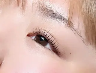 マツエク・マツパ Grandoll Ralis店のヘアスタイル