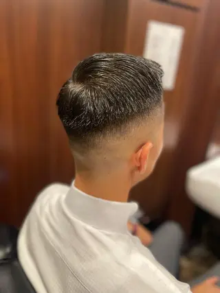 ショート メンズ 海老原 コウのヘアスタイル