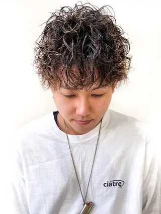 パーマ メンズ ハイトーンカラー RYUのヘアスタイル