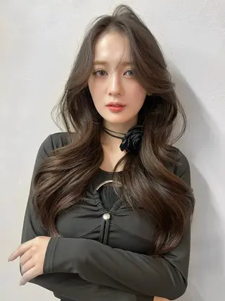 ロング 韓国ヘア レイヤーカットのヘアスタイル