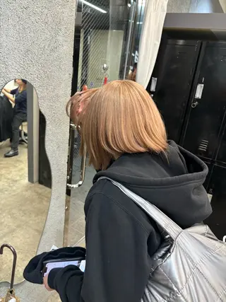 ミディアム カラー 渡 汐音のヘアスタイル