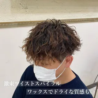 パーマ メンズ 三ノ宮フェザーパーマ 蕃本 啓利のヘアスタイル
