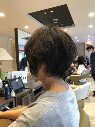 ショート カラー パーマ 駒田 拳児のヘアスタイル