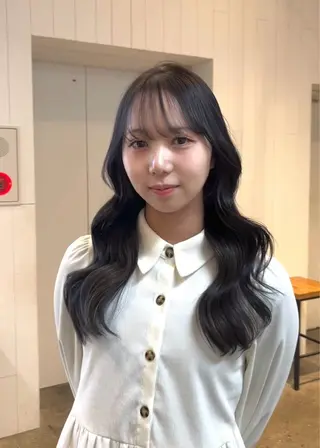 ロング ALBUM SHINJUKU所属・フカミ マナカのヘアスタイル