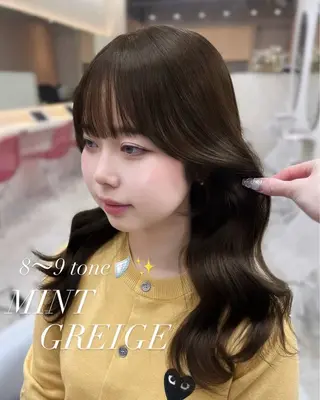 セミロング 🎀Ami/新宿/ 透明感・艶カラー🎀のヘアスタイル