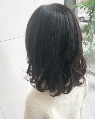 ミディアム K. SUZUKAのヘアスタイル