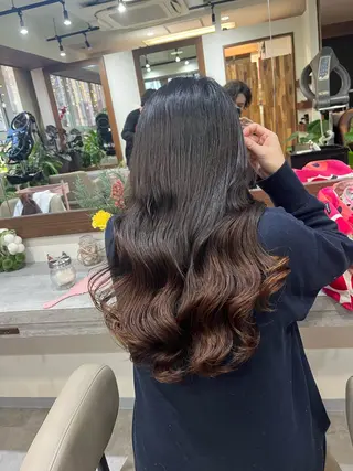 セミロング パーマ 波巻きウェーブ 韓国風パーマ 纐纈のヘアスタイル