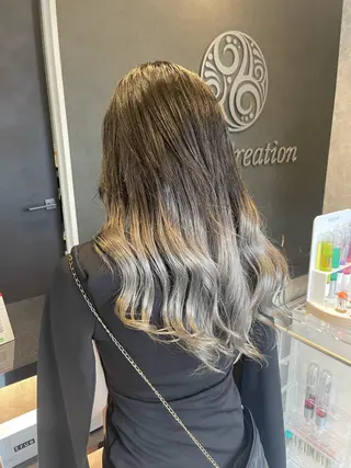 セミロング ハイトーン ／ レイヤー/吉田陸斗のヘアスタイル