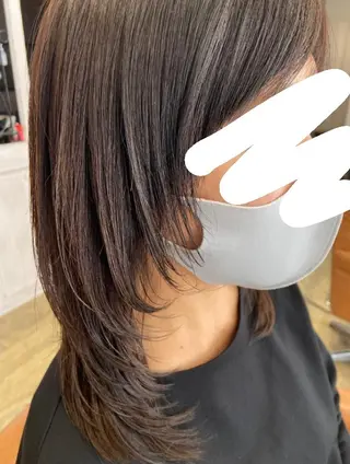 セミロング 新地 咲綾のヘアスタイル
