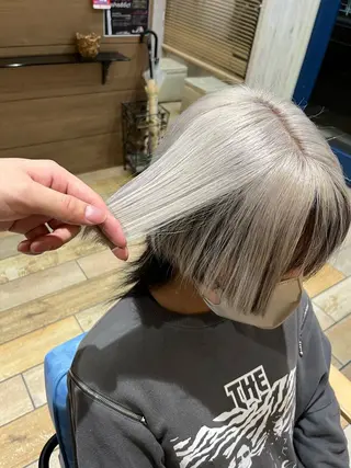 ショート カラー ハイトーン/ワンカラ /レイヤー/ウルフのヘアスタイル