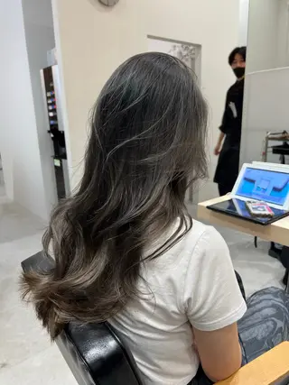 ロング VOGUE小牧所属・🩵透明感カラー🩵 まりのヘアスタイル
