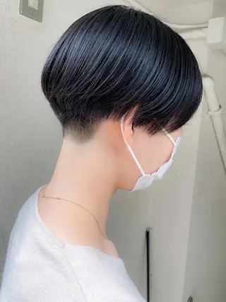 ショート カラー COLO✨️ 白川綺香のヘアスタイル