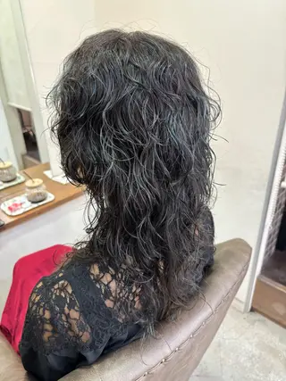 ロング パーマ ショート・パーマ・デ ザインカラー/むつみのヘアスタイル