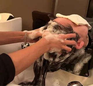 セミロング トータルビューティーサロン FLEVE所属・西梅田メンズカット& 小柴 楽士のヘアスタイル