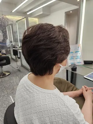 ショート カラー あいだ 透明感カラー🐼のヘアスタイル