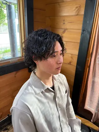 ミディアム パーマ メンズ 古賀 雄大のヘアスタイル