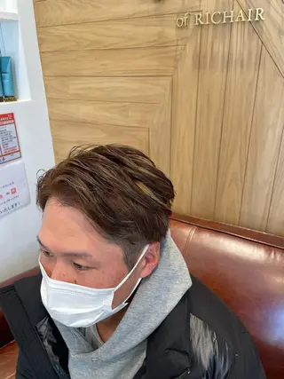 ショート カラー 鈴村 大介のヘアスタイル