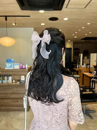 セミロング ヘアアレンジ Oasisgarden所属・レイヤー/ブリーチ MOMOのヘアスタイル