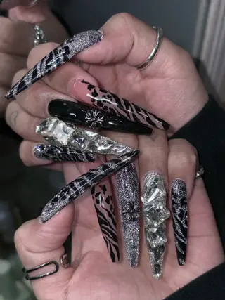 ネイル NES NAIL所属・さゆり￤推しキャラ ￤ロングネイル🩷のネイルデザイン