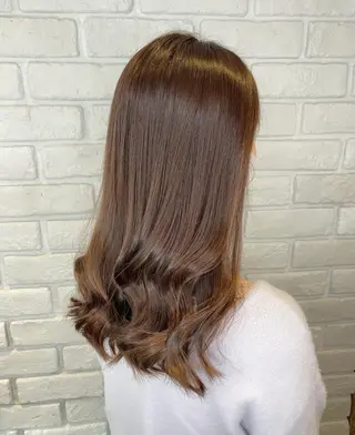 セミロング カラー 森本 笑のヘアスタイル