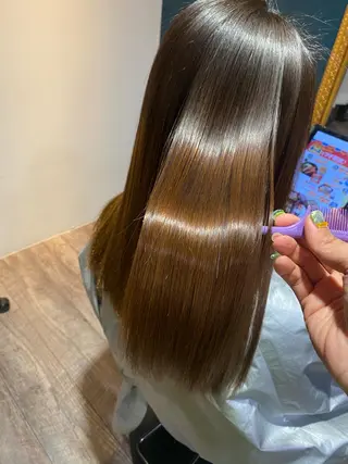 ロング 梅田ハイトーン チダ ヒナノのヘアスタイル