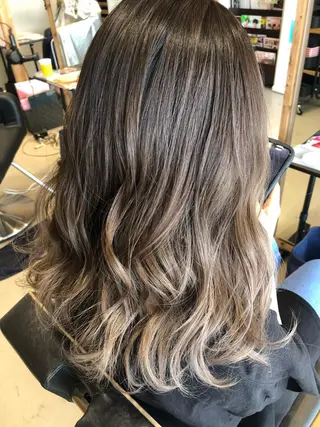 カラー 早川 真幸のヘアスタイル