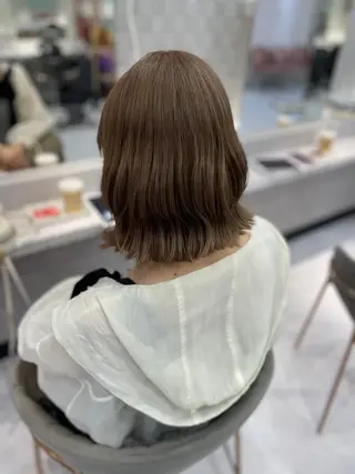ショート XENA YURI ブリーチカラーのヘアスタイル