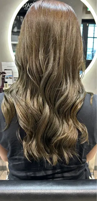 カラー 濱田 里江のヘアスタイル