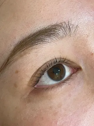 マツエク・マツパ cure所属・井上 真里奈のヘアスタイル