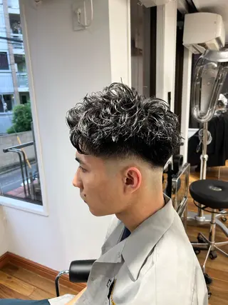 ショート パーマ メンズ メンズカット✂️ スキンフェード伊藤陸のヘアスタイル