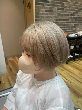 ショート enn.bleach by t.a.g所属・碇山 楓己のヘアスタイル