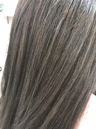 ロング カラー 嶋村夏実🌼レイヤー 🌸白髪ぼかしのヘアスタイル