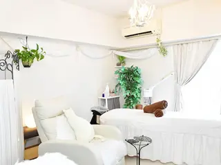 ロング カラー パーマ ヘアアレンジ メンズ キッズ ネイル マツエク・マツパ アイブロウ 脱毛&美容サロン Dr.Epiのエステ・リラクイメージ