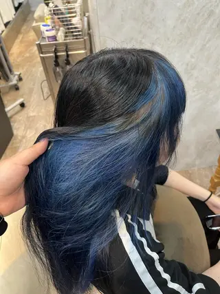 ロング カラー 飯島 愛深のヘアスタイル