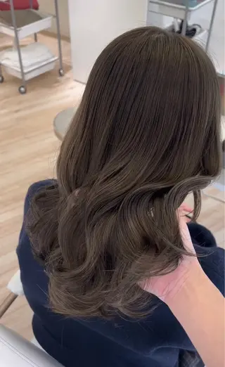ロング カラー 平野 真央のヘアスタイル
