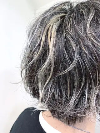 ショート カラー おおたけ あゆみのヘアスタイル