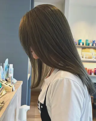 セミロング カラー セジールヘアメゾン所属・韓国レイヤー/透明感 カラー🐈曾根高のヘアスタイル